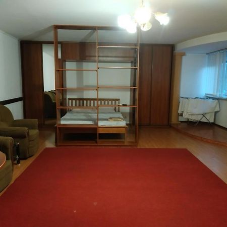 Nice Apartment Near Gulliver Kyiv Exterior foto