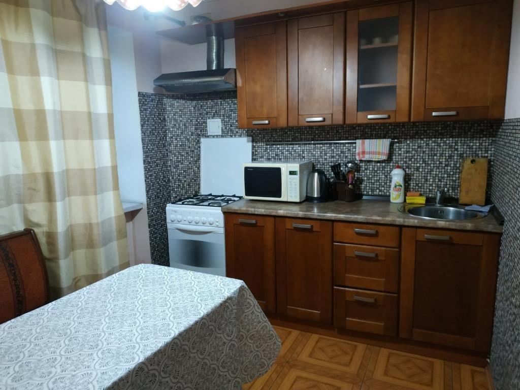 Nice Apartment Near Gulliver Kyiv Exterior foto